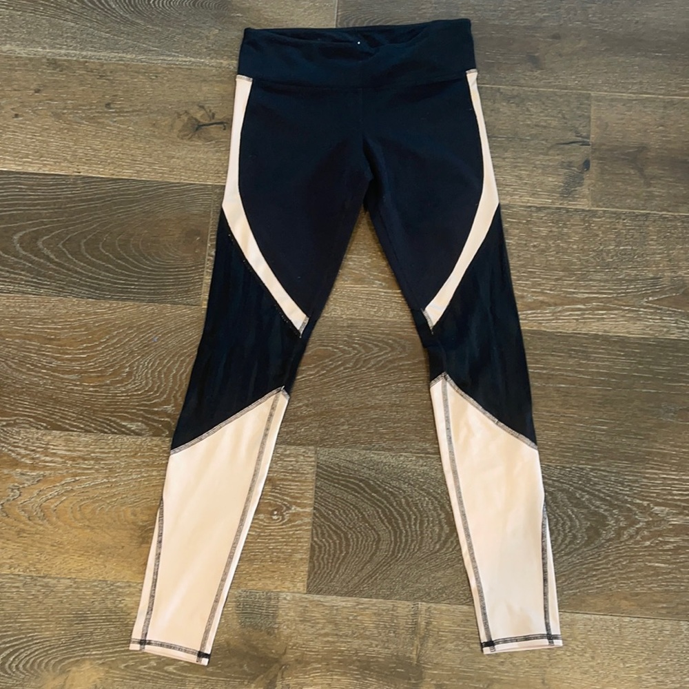 Women’s ALO Leggings Size Medium
